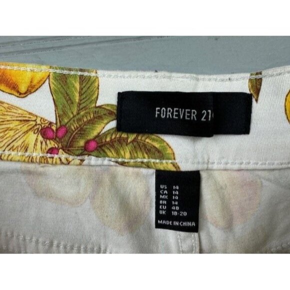 Forever 21 Size 14 Womens Chino Shorts Lemon Print Stretch High Rise - Picture 2 of 4